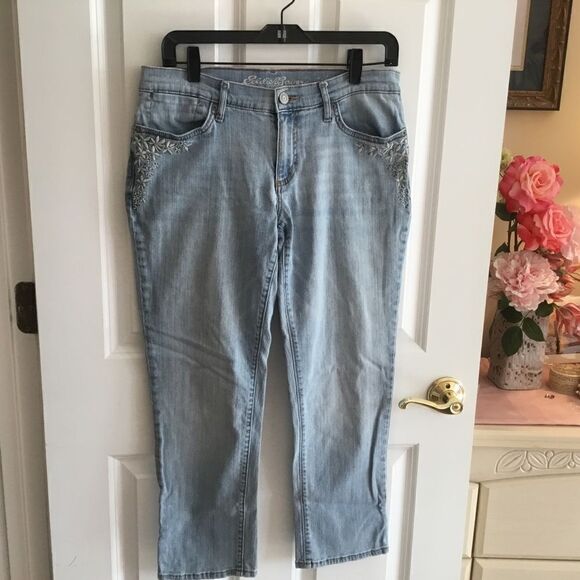 NWOT. Eddie Bauer Brand Women’s Size 6 Cropped Jeans With Embroidery - Picture 8 of 12